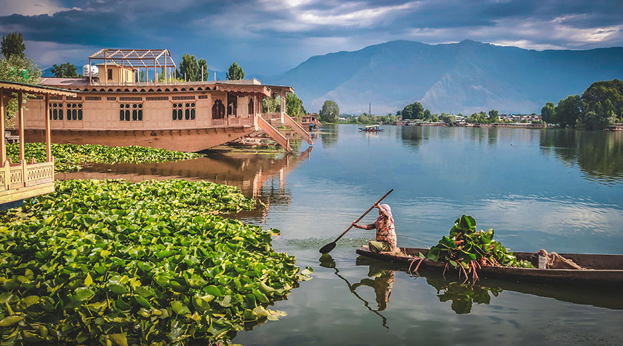 Houseboat stay in Kashmir