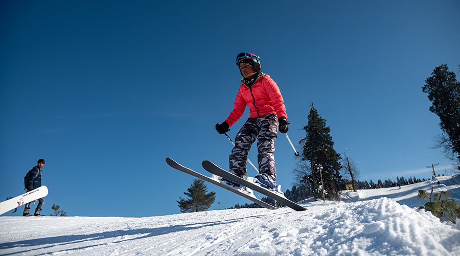 Skiing & snowboarding in Kashmir