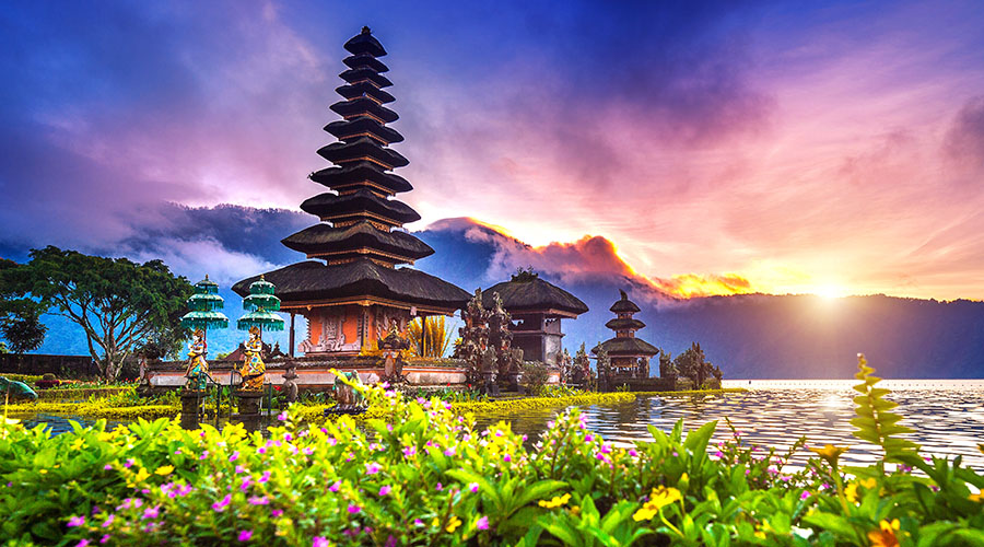 Bali in monsoon, Ulun Danu Bratan Temple