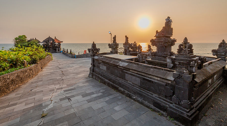 Sunset at Tanha lot in Bali, 7 must-do activities in Bali