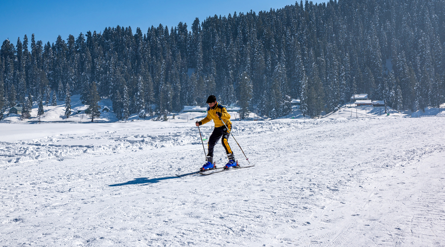 Skiing in Gulmarg, Winter in kashmir, winter activities in kashmir