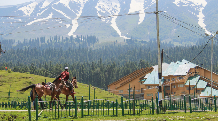 Pony Ride in kashmir, Winter in kashmir, winter activities in kashmir